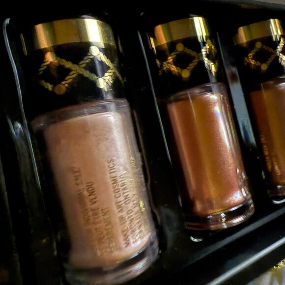 MAC Nutcracker Sweet Bronze Pigments and Glitter - Picture 8 of 9